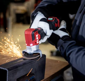 Das neue Supertool: Klein, handlich und kraftvoll – der neue 12 Volt Mini-Winkelschleifer LBE 76 12-EC
