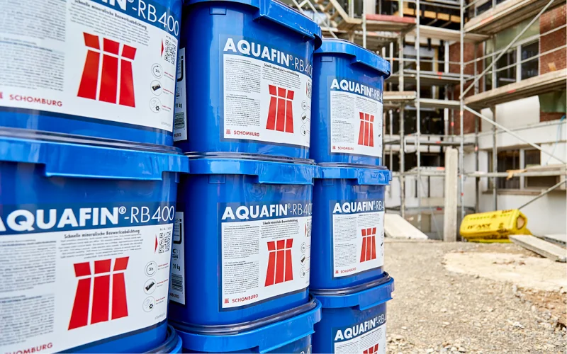 Eimer aufgereiht auf Baustelle von Aquafin RB 400