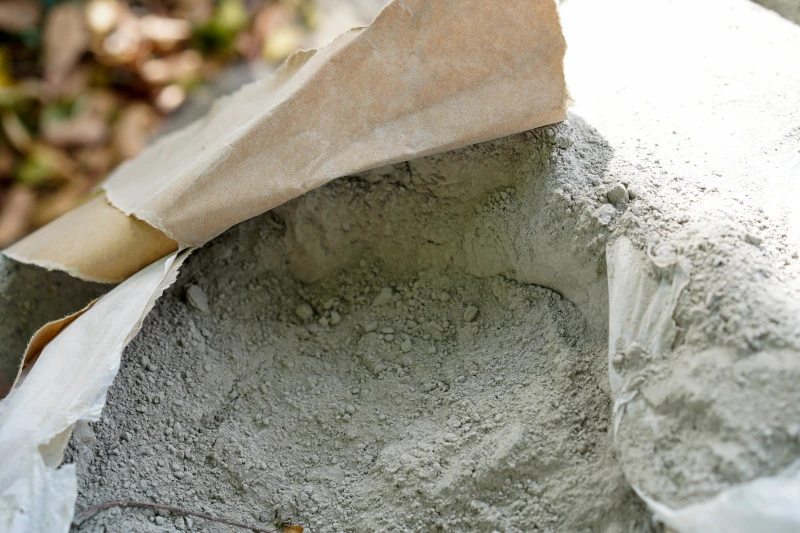 Trockenes Zementpulver im Sack 