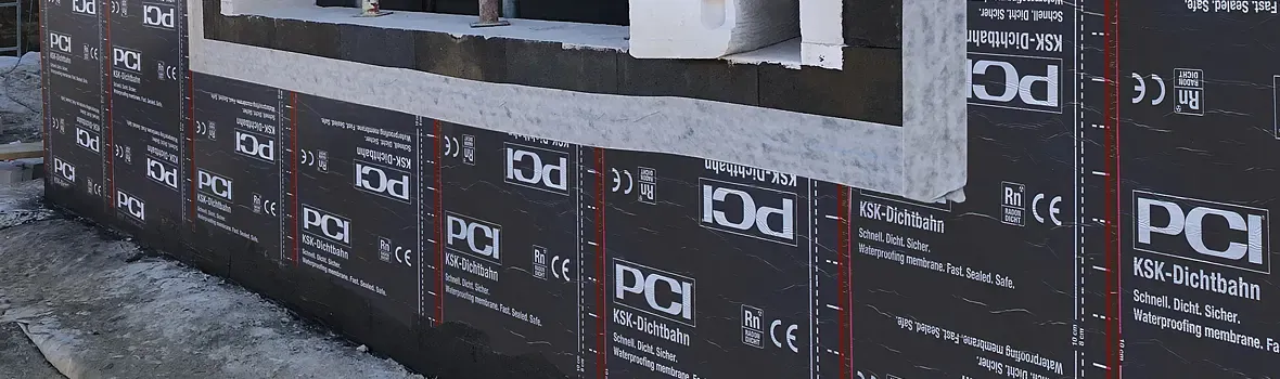 Eine von außen angebrachte  PCI KSK-Abdichtungsbahn.