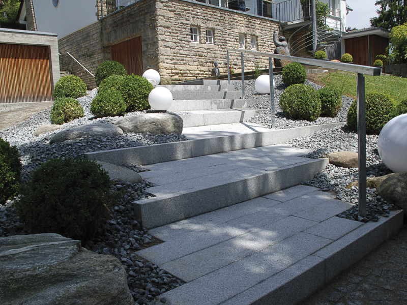 Gartenwelt_GranitBoraBlockstufe_Beitragsbild.webp