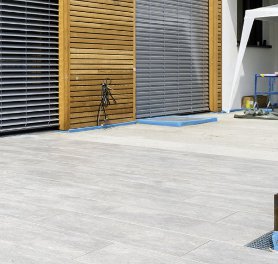 Sicherer Einbau auf Betonuntergründen und Erdplanum