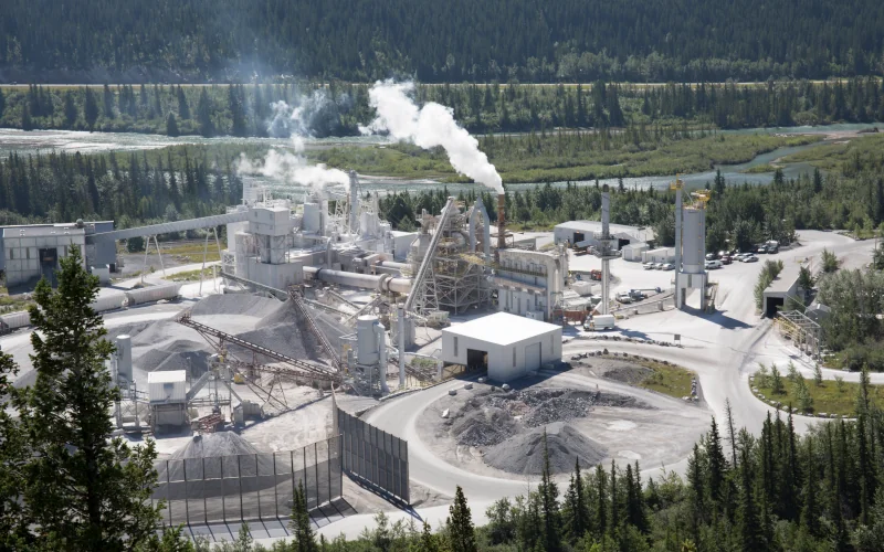 Luftaufnahme von Kiesgrube für klimafreundlichen Beton 