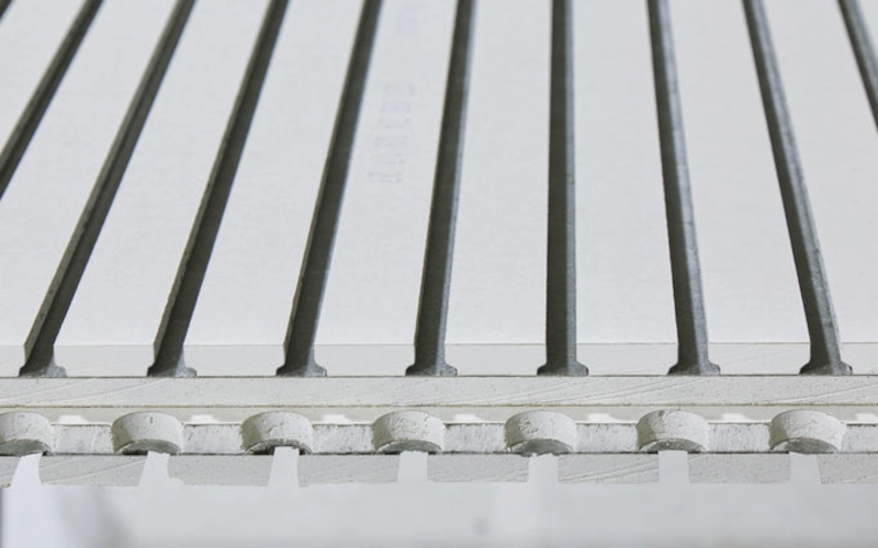 Nahaufnahme der Cleaneo Stripe Akustiklösung von Knauf