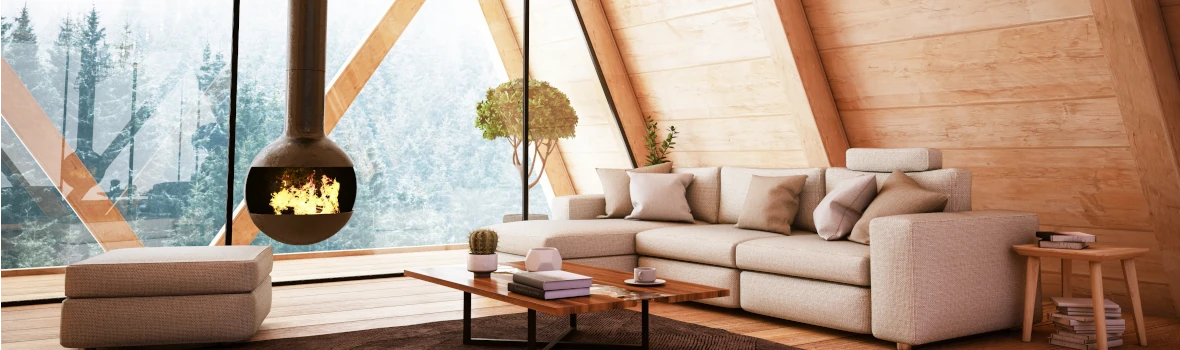 modernes Wohnzimmer mit Sitzmöbeln und Kamin im Dachgeschoss mit großer Fensterfront 