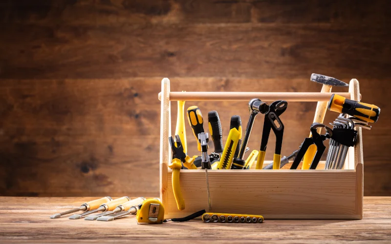 hagebau Werkzeugkiste aus Holz mit Werkzeug