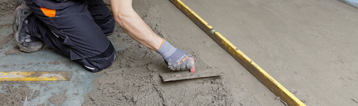 Handwerker arbeitet