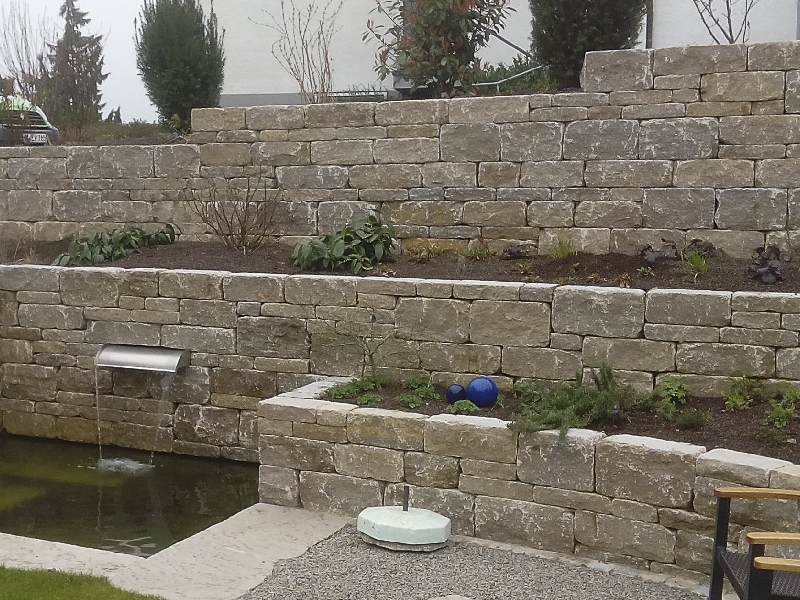 Gartenwelt_FrMuschelkalkSchichtmauer2_Beitragsbild.webp
