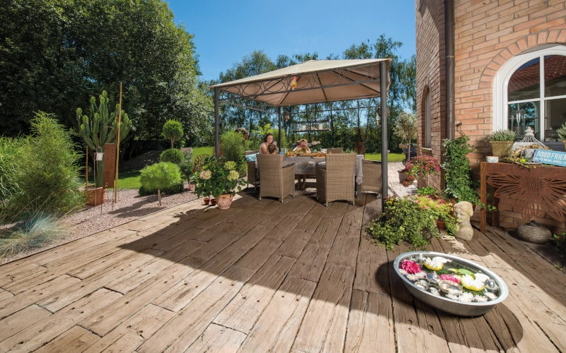 Bahnschwellenförmigen Terrassenplatten der Marke KANN