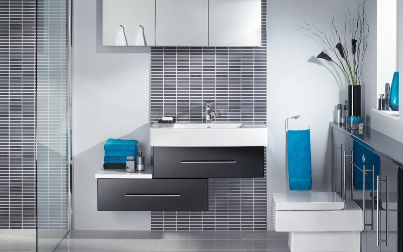 Modernes Badezimmer mit Fliesenoptik
