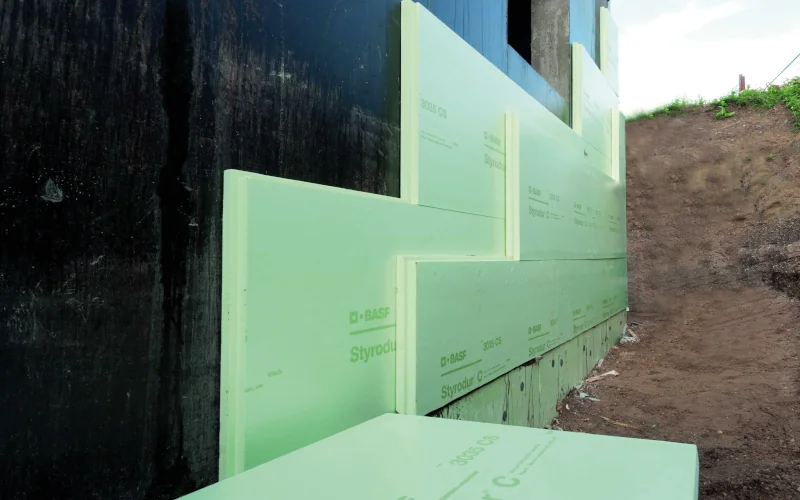 Anwendung von Styrodurplatten an Hauswand 
