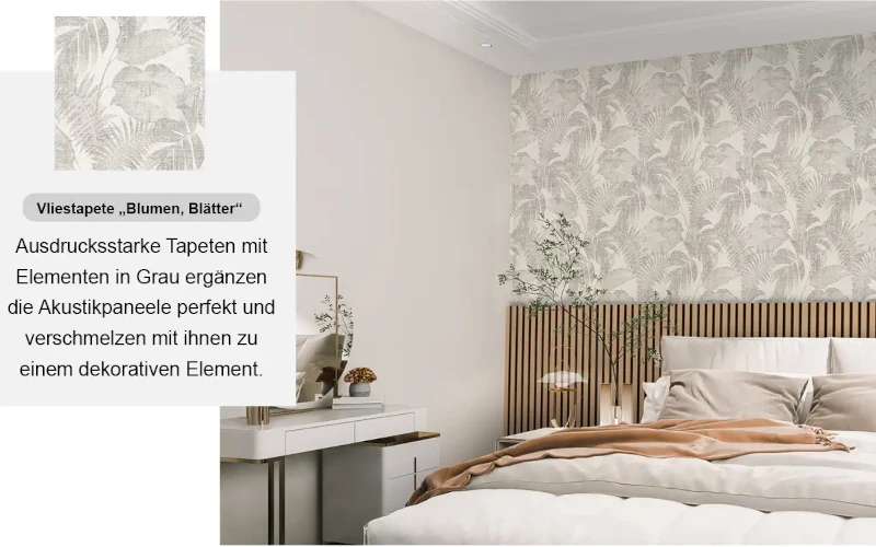 Schlafzimmer mit hellbraunen Holzpaneelen an der Wand hinter dem Bett
