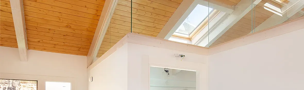 ausgebautes Dachgeschoss mit Verglasungen und Dachfenstern