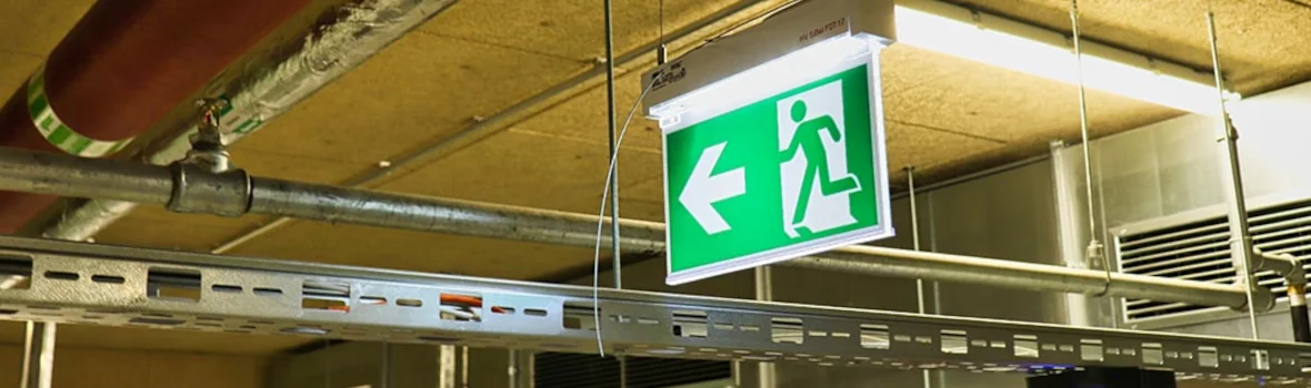 Decke einer Tiefgarage mit Dämmung