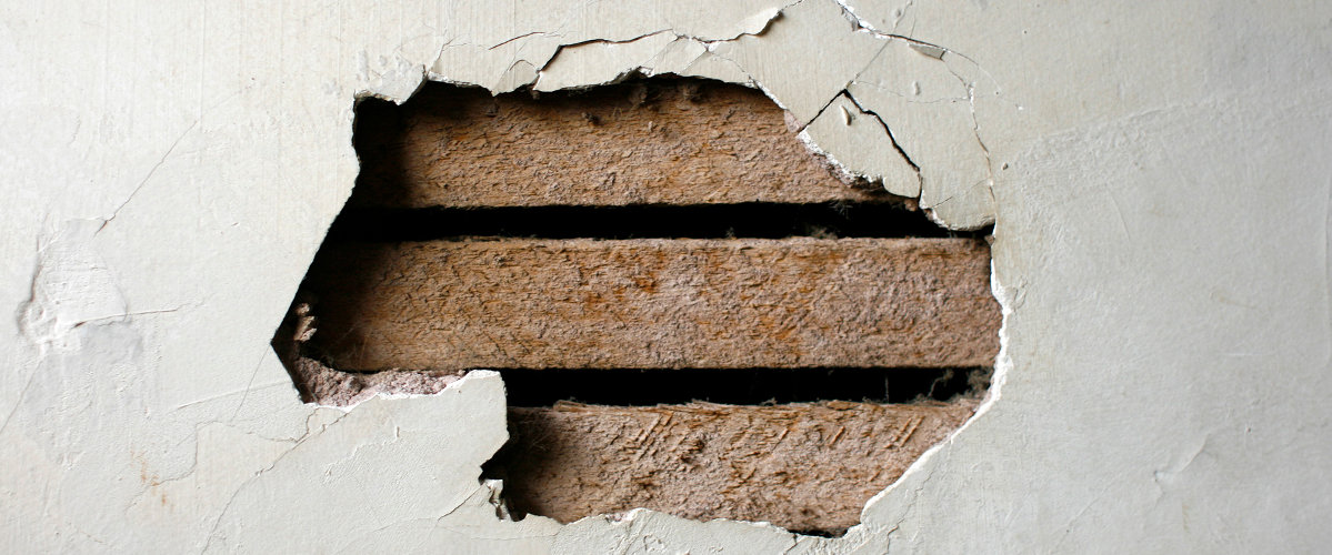 Poröse weiße Wand