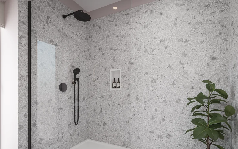 Dusch-Nische mit Wandpaneelen in Terrazzo-Optik