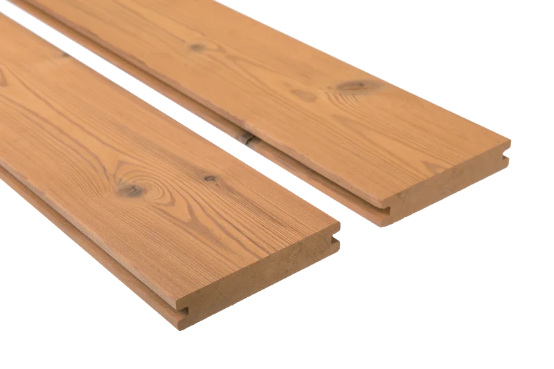 zwei helle Holzdielen mit Nut und Feder freigestellt