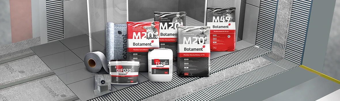 In einer ebenerdigen Dusche stehen verschieden Produkte aus der Produktreihe BotaRed von Botament