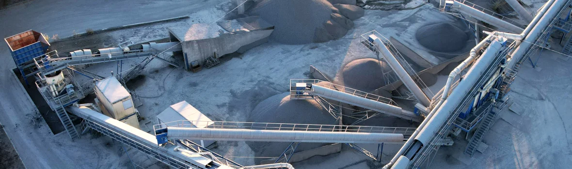 Luftaufnahme von Kiesgrube für klimafreundlichen Beton 