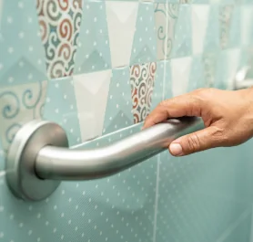 Barrierefrei umbauen: Bad, Eingang, Boden und Türen im Überblick