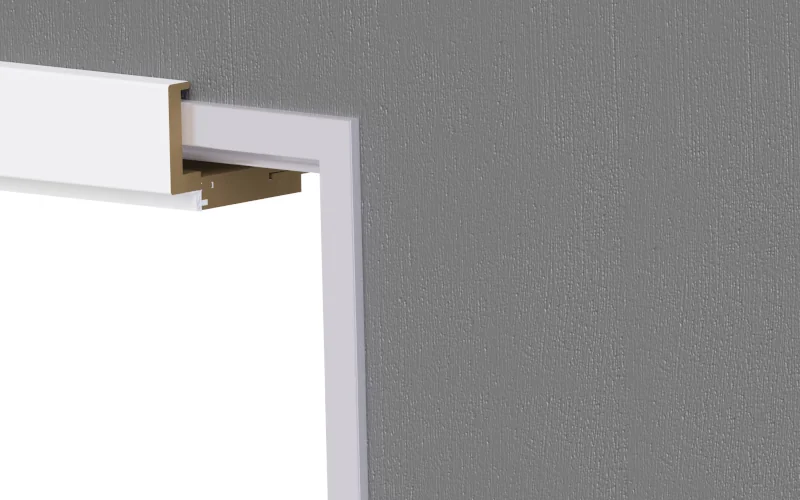 Einbau einer weißen Türzarge auf grauer Wand