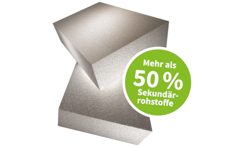 3D Rendering von zwei Dämmstoffplatten mit einem Label zu mehr als 50% Sekundärstoffe