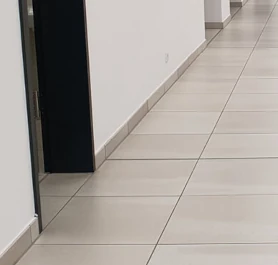 Gipsputz als Untergrund für Fliesen – Glatt läuft´s, wenn er rau ist.