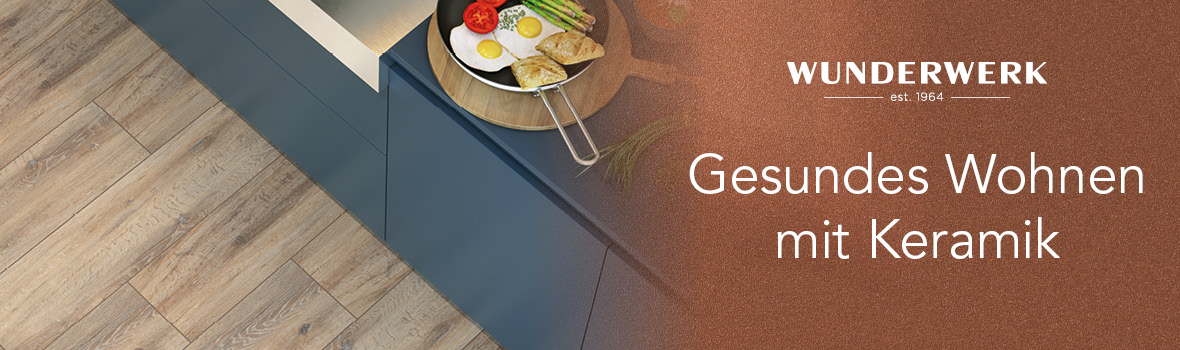 Küchenzeile mit Holzboden und Banner 