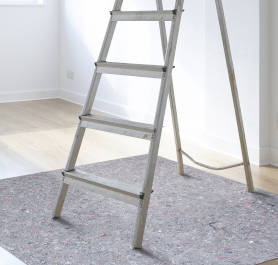 Sicher renovieren - Abdeckvlies schützt Böden und Möbel vor Nässe