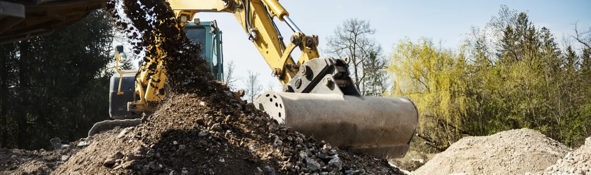 Bagger baggert Recyclingmaterial