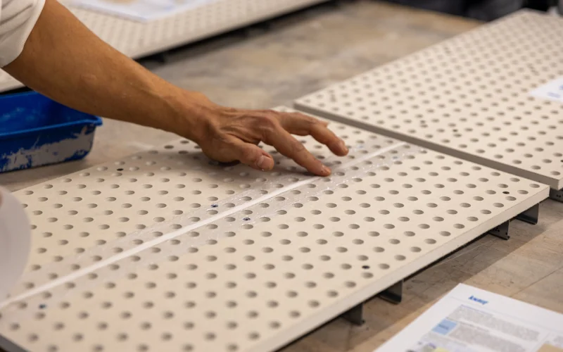 Cleaneo Tape Board von Knauf wird zusammengespachtelt