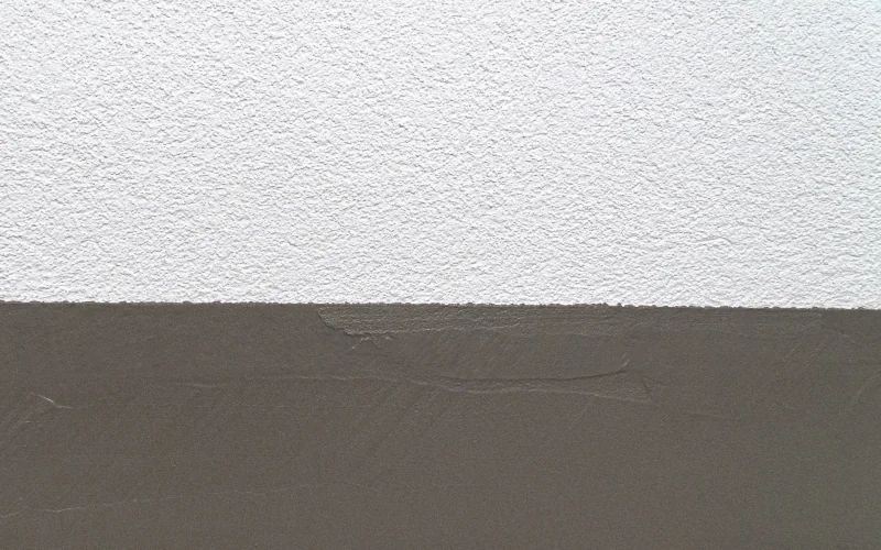 Knauf Dichtschlamm aufgetragen auf die Fassade