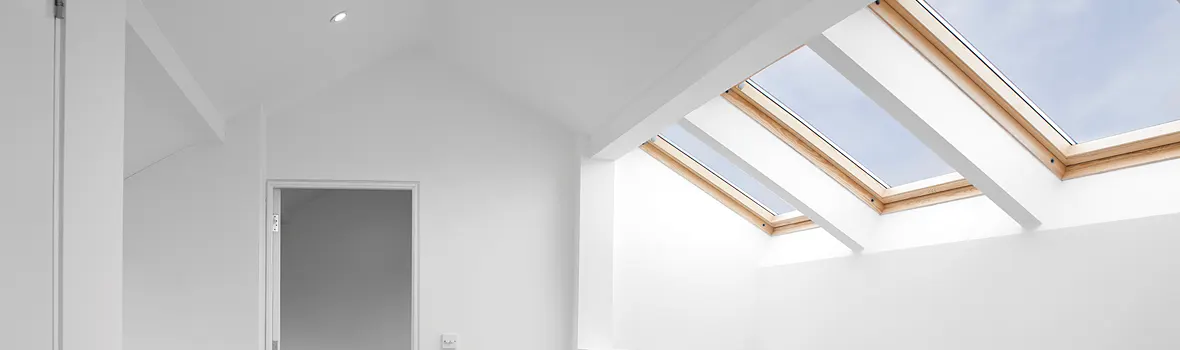 Dachfenster in weiß verputzen Dachstuhl