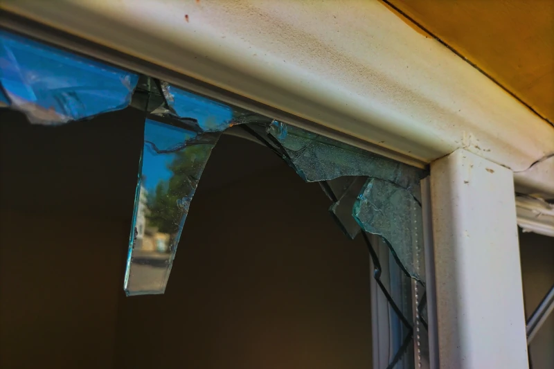 Neuaufnahme eines zerbrochenen Fensters 
