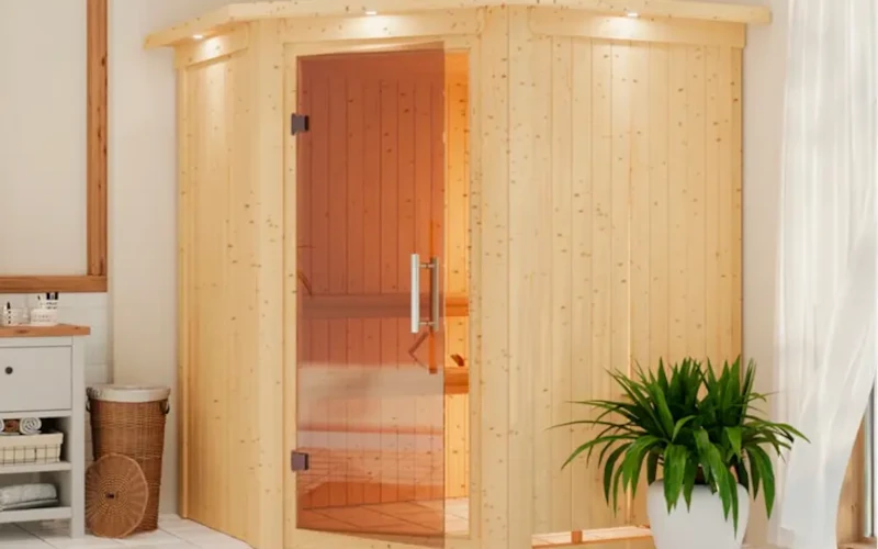 eine Eck-Sauna mit einer Glastür 