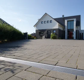 Starkregen, Hitze, Dürre – wie Grundstücke klimaresilient werden