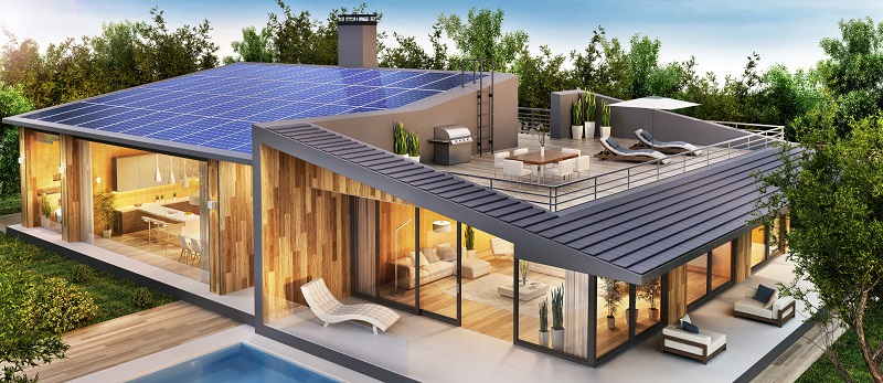 großes modernes Haus mit Dachterrasse und einem Dach voller Solarpaneele 