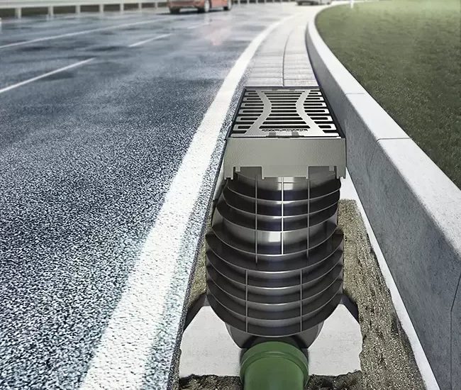 Straßengraben mit unterirdischem Entwässerungssystem.