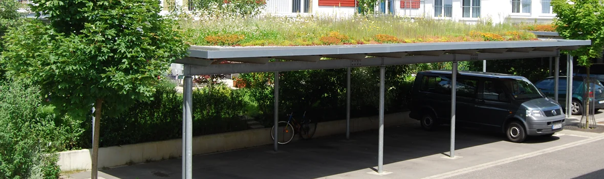 Carport mit begrüntem Dach