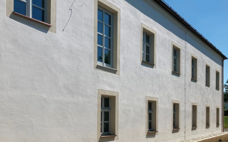 Sanierungsbedürftige Außenwände des Schloss der Fürstenfamilie Lobkowitz in Waldthurn