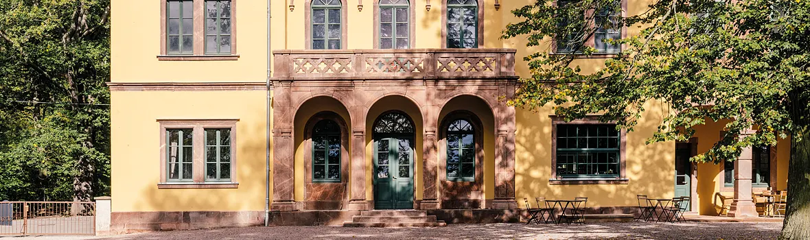 Front eines Altbaugebäudes