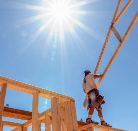 Sonneneinstrahlung auf Baumaterialien - Wirkung und der optimale UV-Schutz