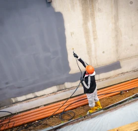 Auf die richtige Technik kommt es an – Die passenden Spritzmaschinen für Bauwerksabdichtungen