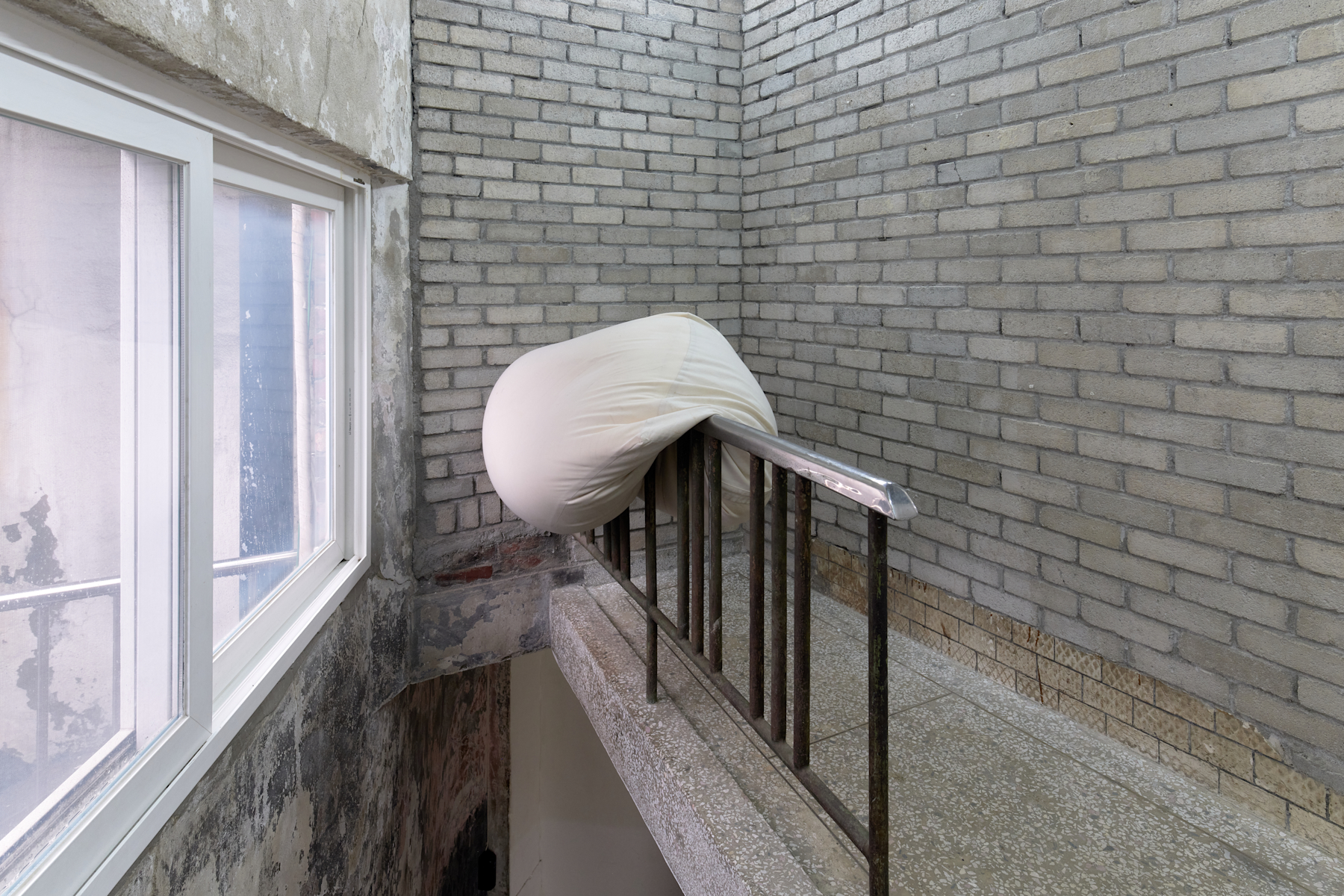 Ellis & Parker von Sternberg, Bean bag, 2026 (Courtesy of Jinhyeok Oh)