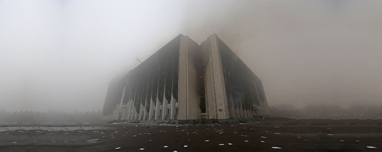 Будівля акімату Алмати. 6 січня 2022 року. Фото: Павло Міхєєв / Reuters / Forum