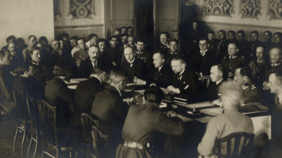Польська і радянська делегації,  засідання Юридичного комітету, Ризька мирна конференція, 1921. Джерело: Вікіпедія