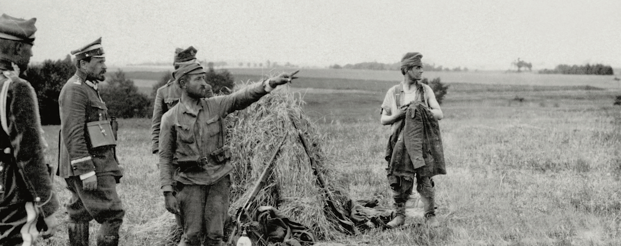 Околиці Варшави. Генерал Юзеф Галлер (другий зліва), командувач Північним фронтом, на позиціях Познанської дивізії під час Варшавської битви, 1920. Джерело: Центр KARTA