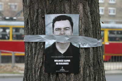 Акція проти цензури в Білорусі, Варшава, 2005. На плакаті зображений Анджей Почобут. Фото: Мацєй Єзьорек / Forum