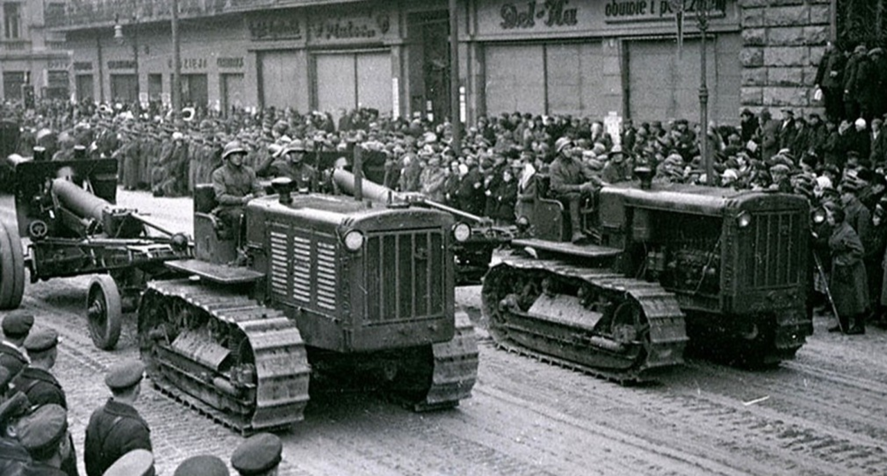 Cовєтська техніка на вулицях Львова, 1939. Джерело: Дзеркало тижня 