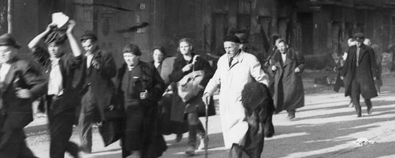 Мирне населення на Волі, серпень 1944 року. Джерело: Федеральний архів Німеччини